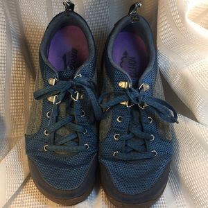 Chaco laceup sneakers preloved comfortable support